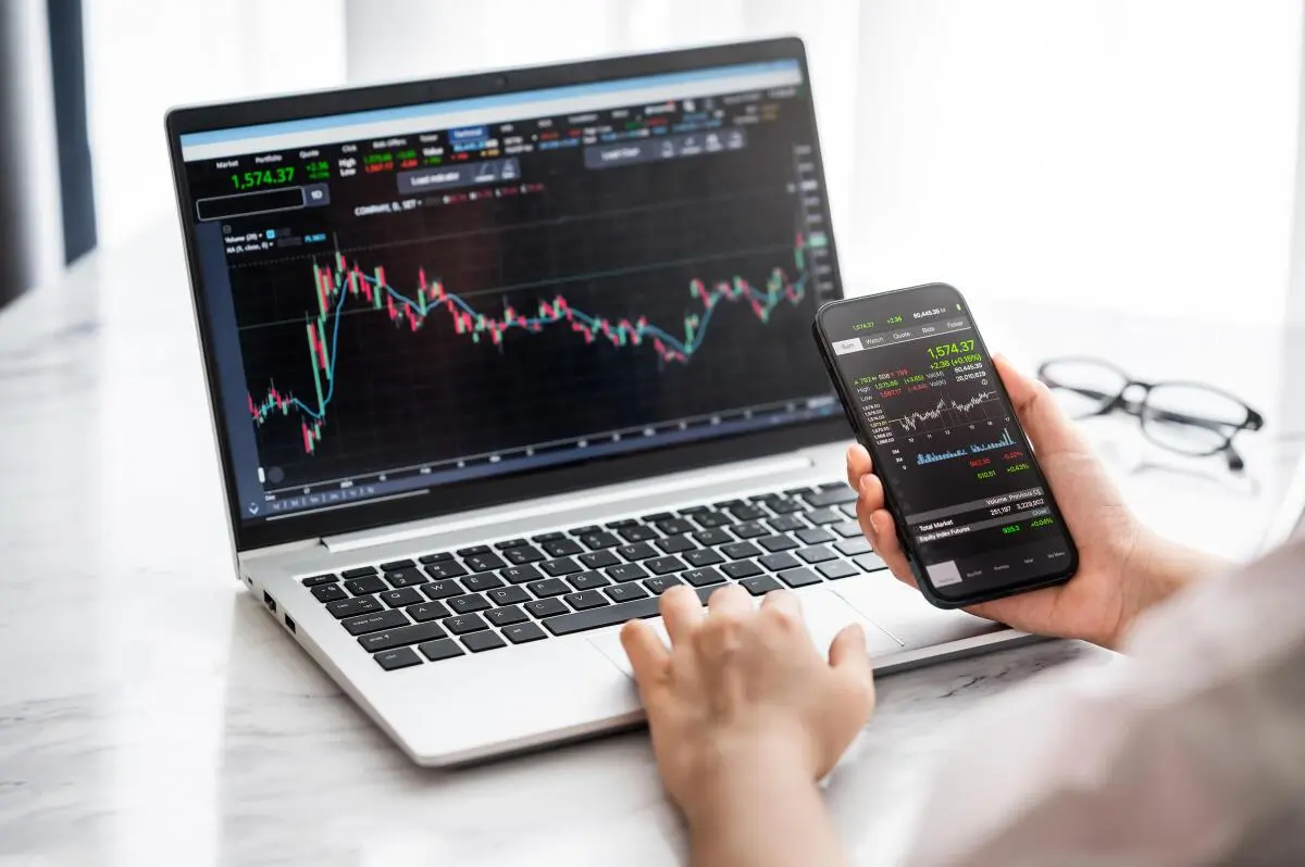 Market Timing vs. Time in the Market 🕰️📊